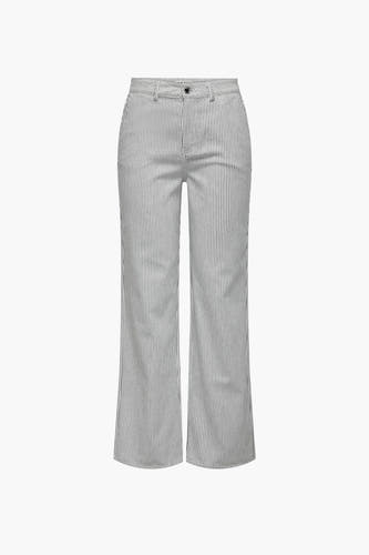 Witte broek van ONLY, met verticale krijtstrepen en wijde pijpen.