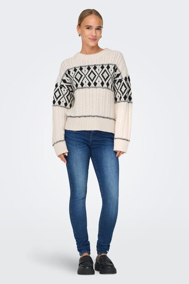 Pull écru avec col rond de ONLY, avec motif géométrique noir et tricot côtelé.