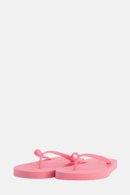 Chaussons roses de ONLY, avec une texture lisse et des simplesces simples.