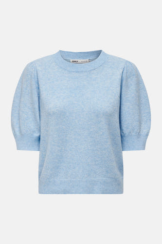 Pull bleu clair à col rond de ONLY, avec manches bouffantes et une texture finement tricotée.