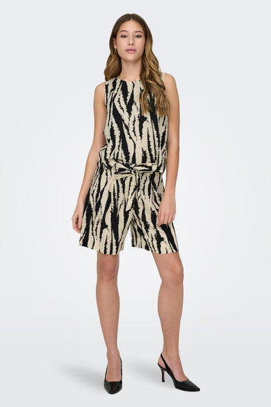 Ecru short van JDY met een zebraprint en strikdetail in de taille.