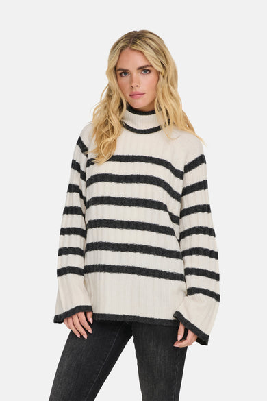 Pull multicolore à col rond de JDY, avec un motif rayé et des manches longues.