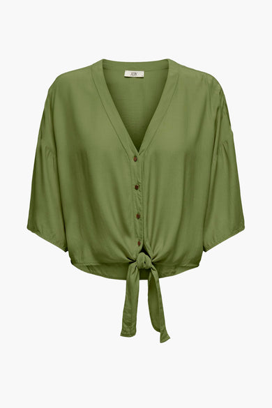 Groene blouse van JDY met lange mouwen, knoopsluiting en een geknoopt detail aan de voorkant.
