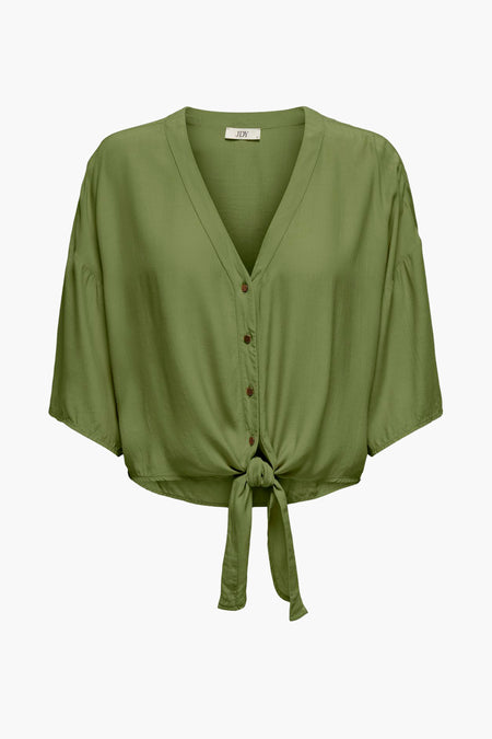 Groene blouse van JDY met lange mouwen, knoopsluiting en een geknoopt detail aan de voorkant.

