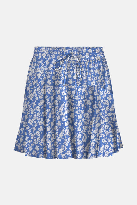 Blauwe, korte rok van ONLY®, met een bloemenpatroon en een trekkoord in de taille.
