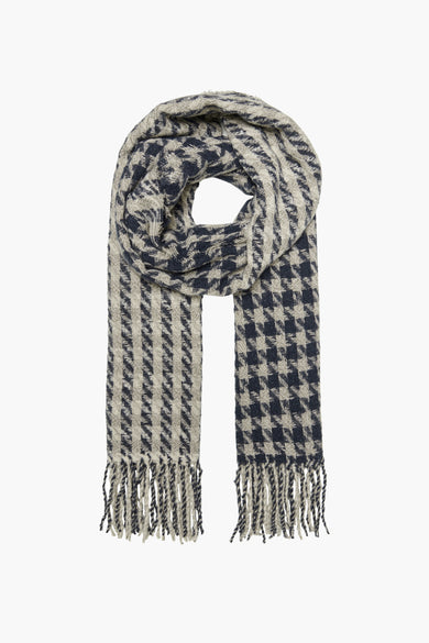 Grijze wintersjaal van ONLY met een houndstooth patroon en franjes.
