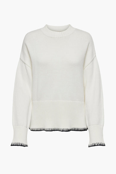 Pull-over blanc ONLY® avec col rond et longues manches, fini avec des détails noirs.