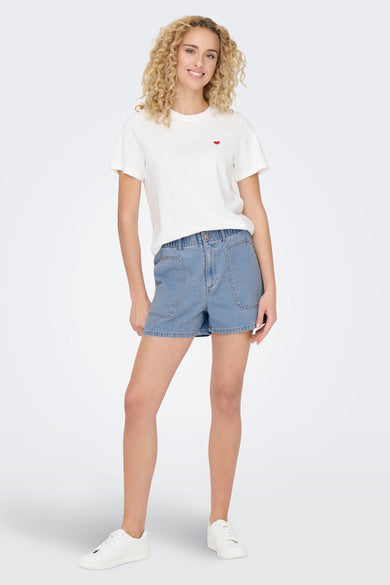Lichtblauwe denim short van JDY, met elastische tailleband en opgestikte zakken.