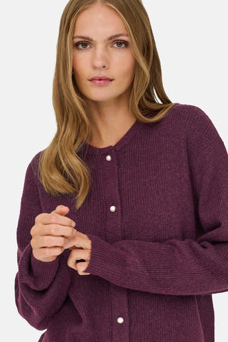 Paarse cardigan van JDY, met lange mouwen en parelmoeren knopen.
