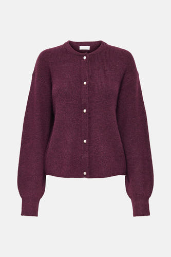 Paarse cardigan van JDY met lange mouwen, parelmoer knopen en een zachte, gebreide textuur.
