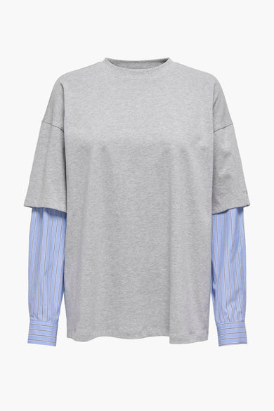 Grijs T-shirt met lange mouwen van ONLY, met blauw gestreepte mouwen.
