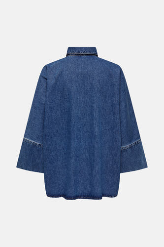 T-shirt en jeans de denim bleu moyen d'ONLY, avec col et manches larges, vu de dos.