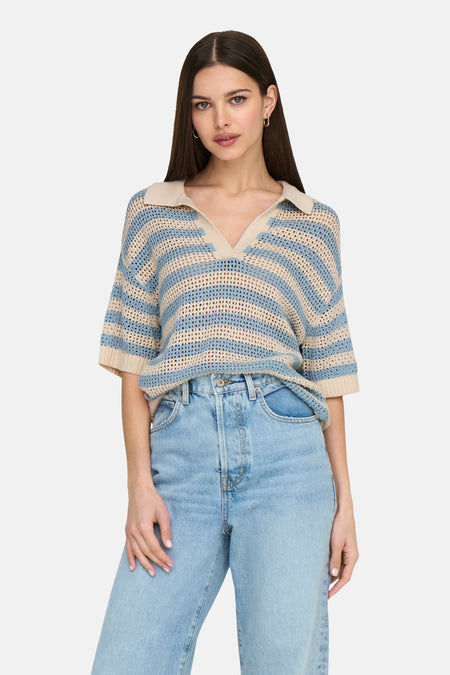Blauw poloshirt met korte mouwen van JDY met een gestreept patroon en een kraag.