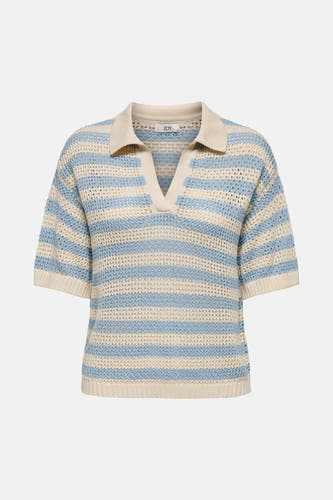 Polo rayé bleu de JDY, avec des manches courtes et une texture ouverte.
