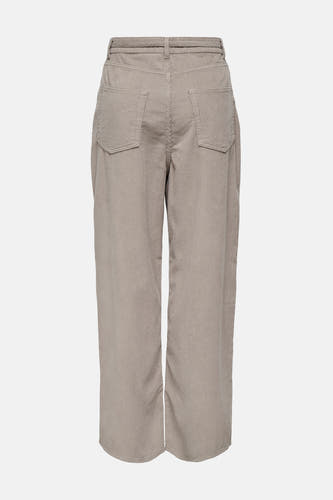Pantalon beige de ONLY, avec des pinces larges et un détail de ceinture.