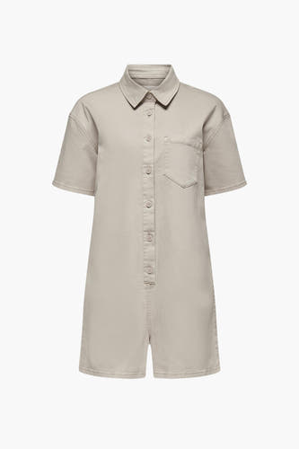 Bruine playsuit van ONLY, met korte mouwen, een kraag en knoopsluiting aan de voorkant.
