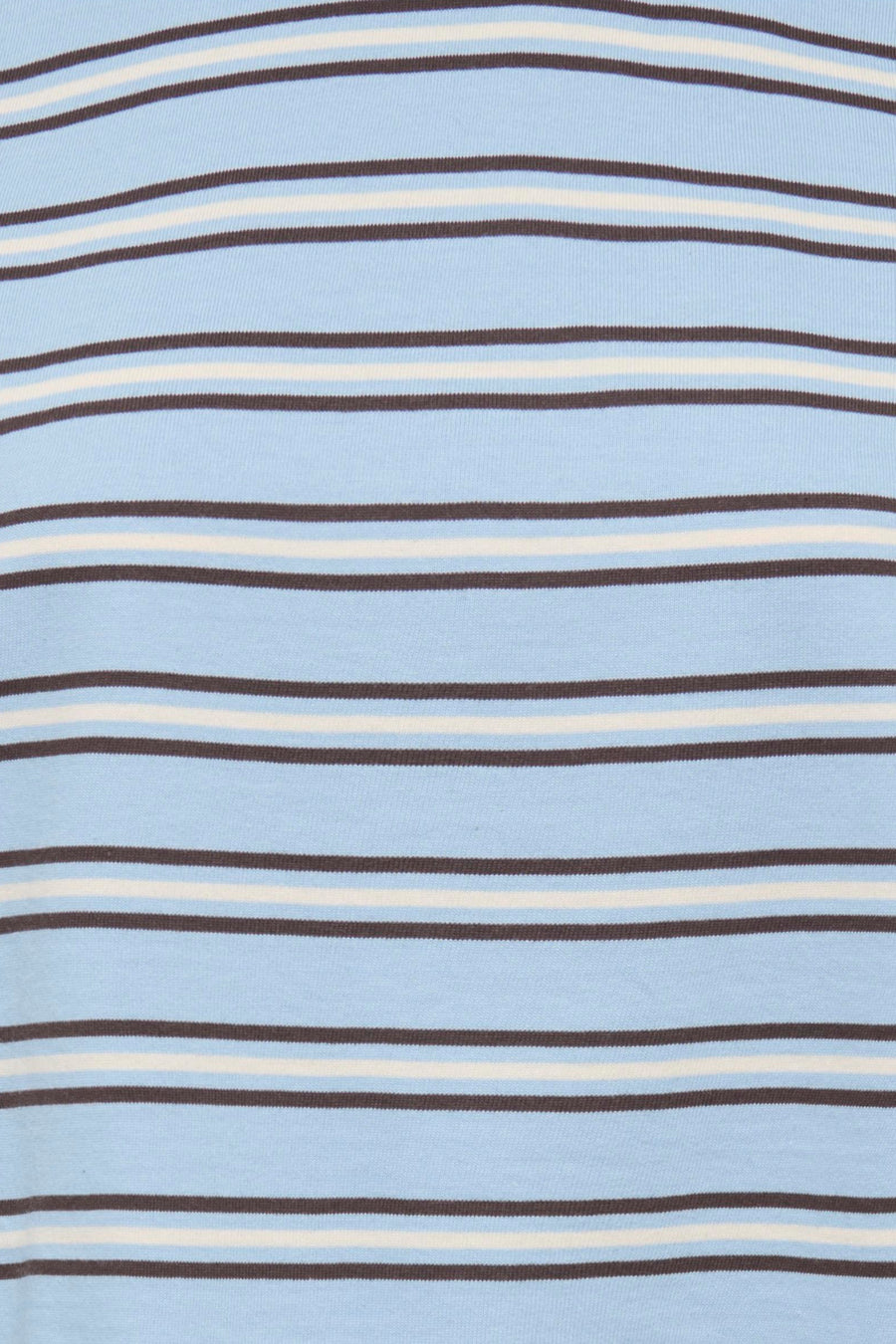 Blauw T-shirt met lange mouwen van ONLY®, met bruine en witte horizontale strepen over de stof.
