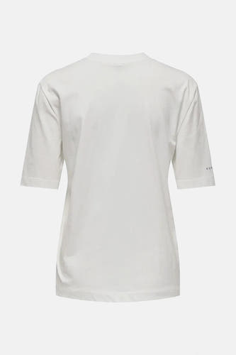 Wit T-shirt met korte mouwen van ONLY, effen van kleur, met subtiele branding op de mouw.
