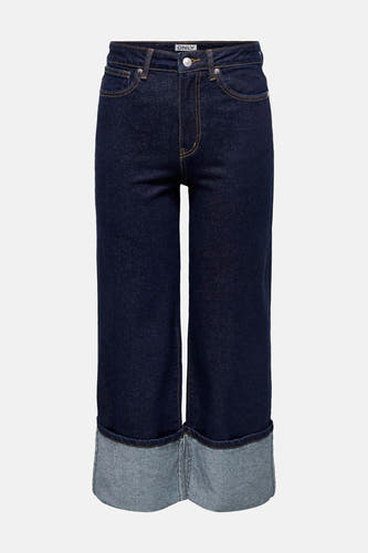 Donkerblauwe wijde jeans van ONLY, met omgeslagen broekspijpen en gele stiksels.