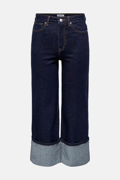 Donkerblauwe wijde jeans van ONLY, met omgeslagen broekspijpen en gele stiksels.