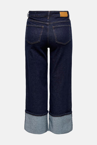 Donkerblauwe wide jeans van ONLY, met omgeslagen pijpen en achterzakken.
