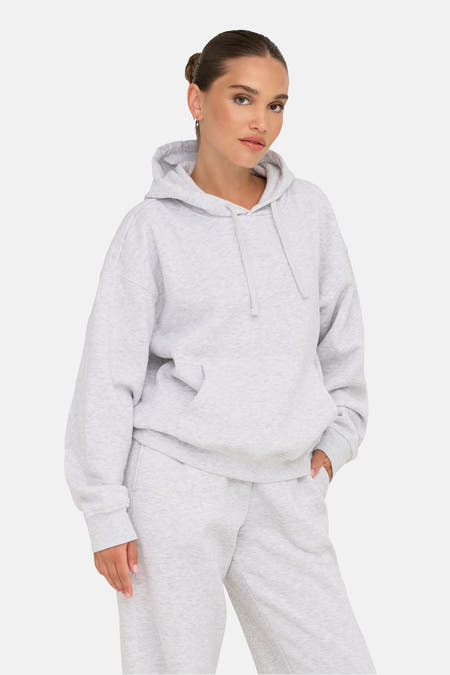 Grijze sweater met kap van ONLY, met trekkoord en kangoeroezak.
