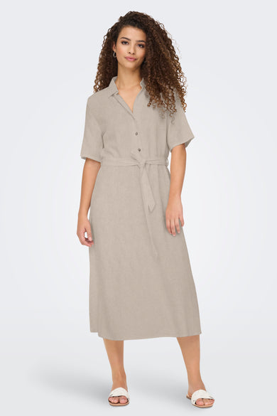 Beige kleedje met korte mouwen van JDY, met een strikceintuur en een knoopsluiting.