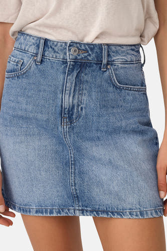 Short skirt of light blue denim from ONLY, with pockets and a stone-washed effect.