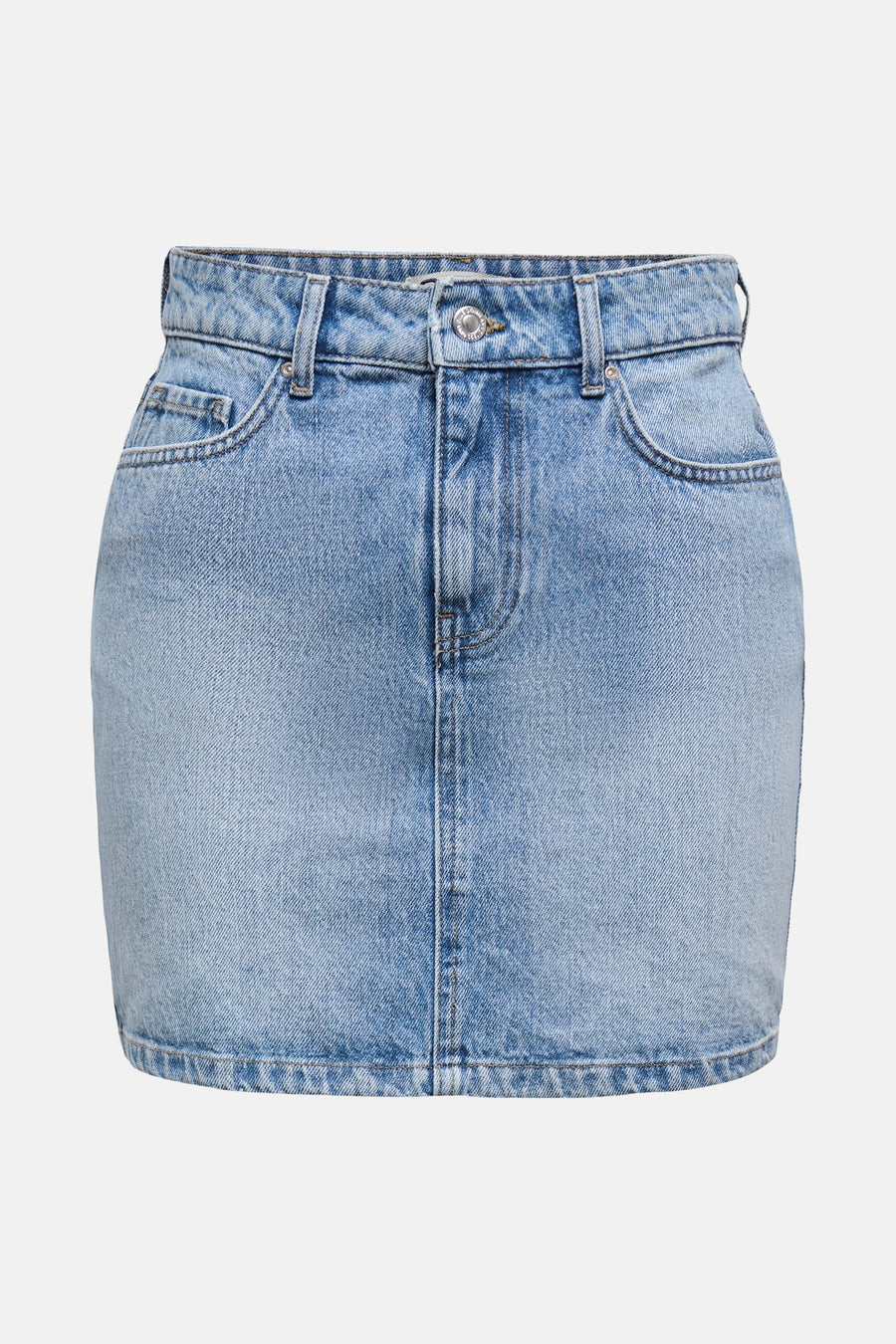 Short skirt of light blue denim from ONLY, with a classic fit and pockets at the front.