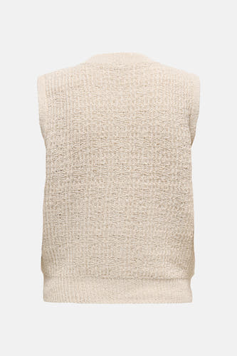 Gilet écru de ONLY®, avec une texture grossièrement tricotée et un bord côtelé, vue arrière.