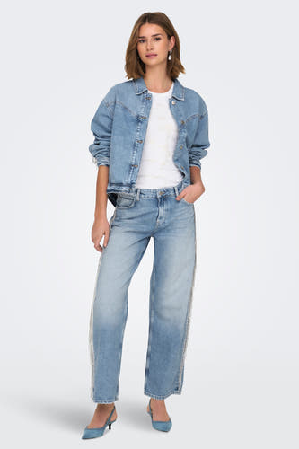 Jean en denim bleu clair large d'ONLY, avec des franges argentées sur les côtés.