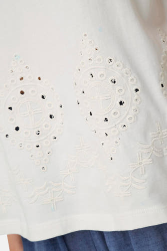 Wit T-shirt met korte mouwen van JDY, met ajourdetails en broderie.

