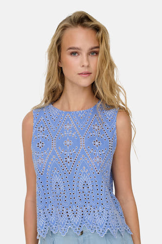 Blouse bleue sans manches de ONLY, avec des détails brodés et une subtile impression de fleurs.