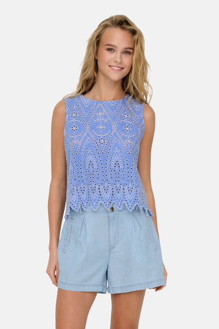 Blouse bleue sans manches ONLY, avec des détails brodés et un col sculpté.