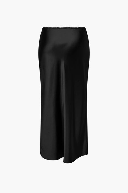 Zwarte lange rok van ONLY, met een glanzende satijnen textuur en elastische tailleband.
