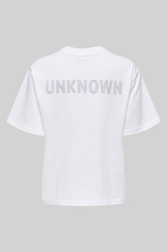 T-shirt blanc à manches courtes de ONLY, orné du texte "INCONNU" en studs argentés sur le dos.