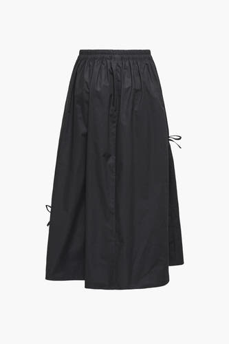 Zwarte rok van JDY, met touwtjes aan de zijkant.
