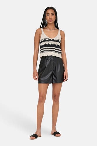 T-shirt écru sans manches de ONLY, avec des détails crochetés et un motif à rayures noires.