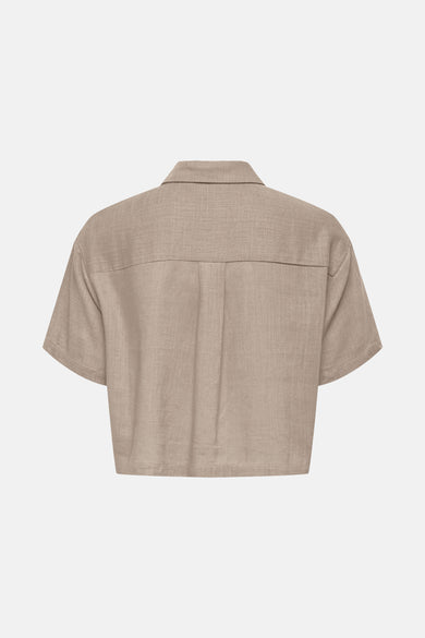 Beige hemd met korte mouwen van ONLY, gezien van achteren, met een lichte linnen textuur.