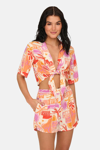 Multikleurige blouse met korte mouwen van ONLY, met knoopdetail en een vrolijke print.
