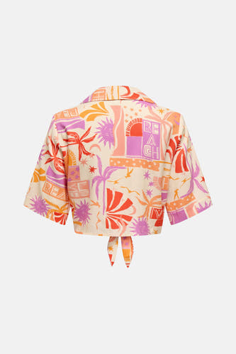 Multikleurige blouse met korte mouwen van ONLY, met een kleurrijk strandthema patroon en een knoopdetail aan de achterkant.
