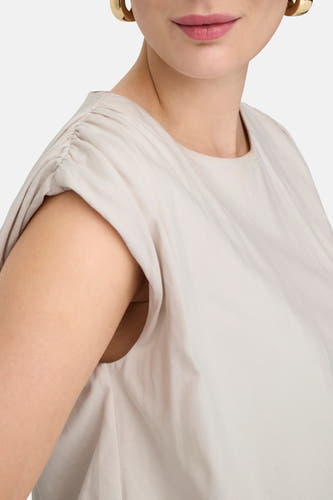 Witte top van JDY met korte mouwen en een ronde hals.