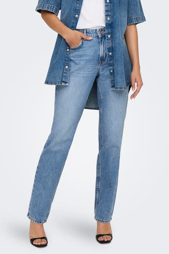 Wijde jeans van lichtblauw denim van ONLY, met een geknoopte denim blouse.