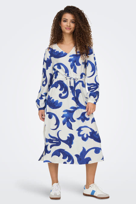 Blauwe jurk met lange mouwen van JDY, met een wit-blauwe bloemenprint en een strikceintuur.