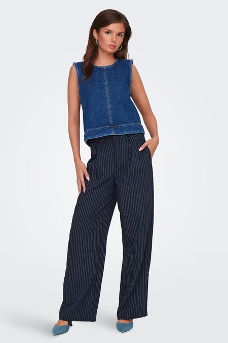 Blauwe broek van ONLY, met krijtstreep en wijde pijpen.