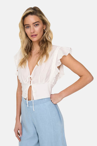 Witte top zonder mouwen van ONLY, met ruffle details en een koordsluiting aan de voorkant.
