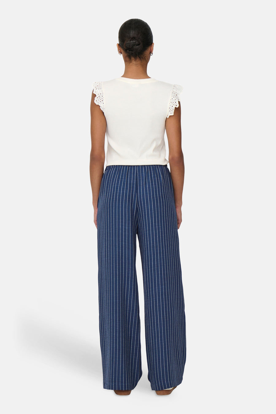 Pantalon bleu de JDY, à rayures craie et jambe large.