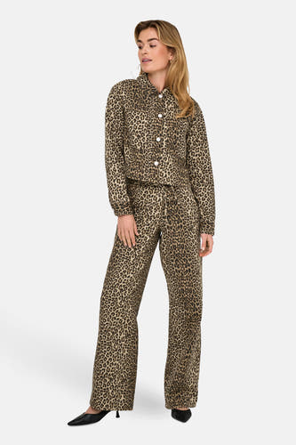 Bruine korte jas van ONLY® met een luipaardprint en lange mouwen.
