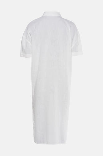Robe blanche à manches courtes de JDY, avec un col et une coupe droite.