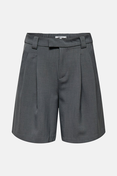 Grijze short van ONLY, met plooien aan de voorkant en riemlussen.